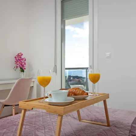 Sky Di Mare - Free Private Garage Apartment Split Exterior photo